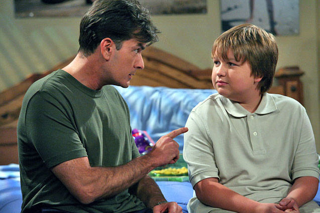 Fotoğraf Angus T. Jones, Charlie Sheen