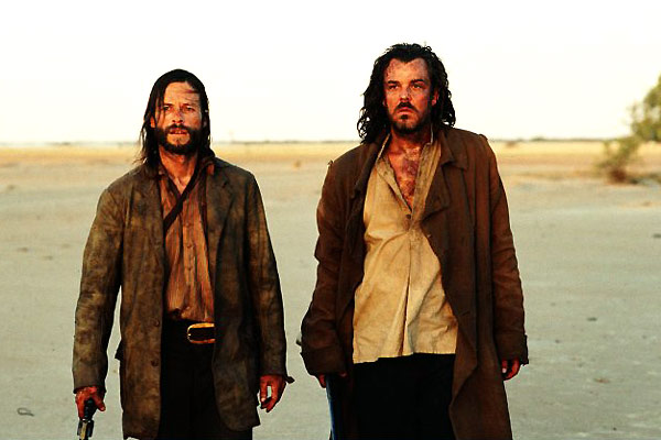 The Proposition : Fotoğraf Danny Huston, Guy Pearce