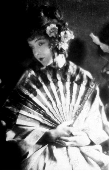 Broken Blossoms or The Yellow Man and the Girl : Fotoğraf D.W. Griffith, Lillian Gish