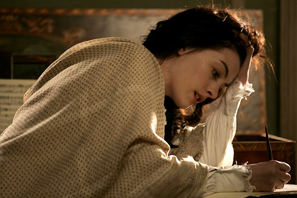 Aşkın Kitabı : Fotoğraf Anne Hathaway, Julian Jarrold