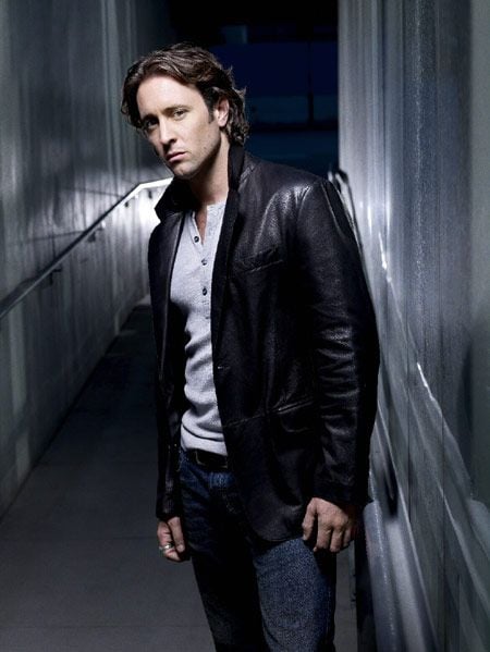 Fotoğraf Alex O'Loughlin