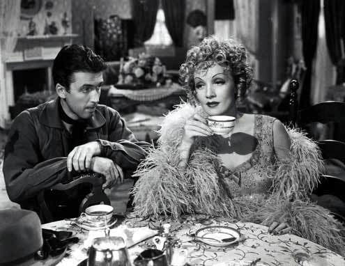 Kovboy ve Yosma : Fotoğraf Marlene Dietrich, James Stewart, George Marshall