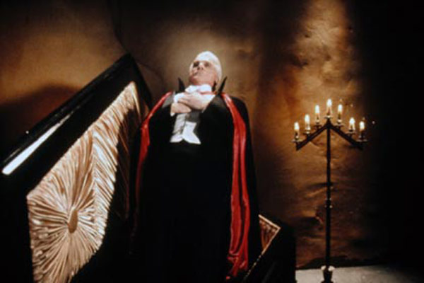 Drakula: Ölü ve Mutlu : Fotoğraf Leslie Nielsen, Mel Brooks