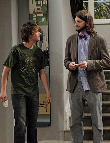 Two and a Half Men : Fotoğraf Angus T. Jones, Ashton Kutcher