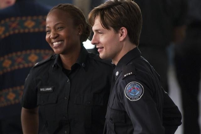 Rookie Blue : Fotoğraf Melanie Nicholls-King, Gregory Smith