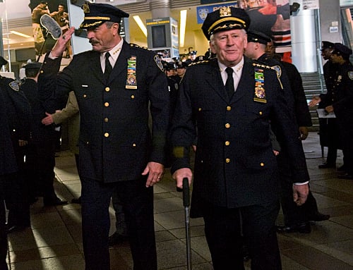 Blue Bloods : Fotoğraf Tom Selleck, Len Cariou