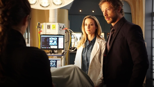 Lost Girl : Fotoğraf Kris Holden-Ried, Zoie Palmer