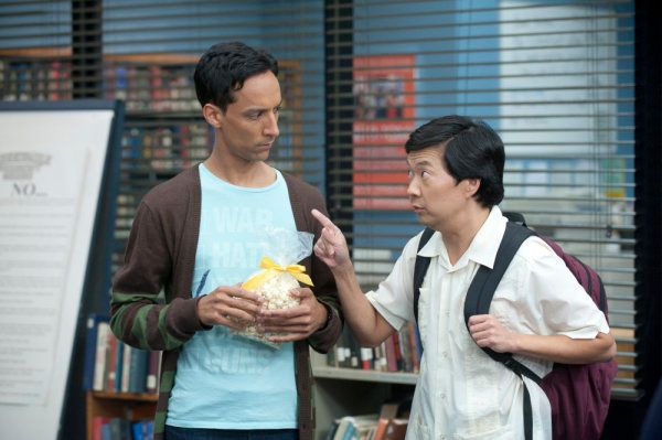 Fotoğraf Danny Pudi, Ken Jeong