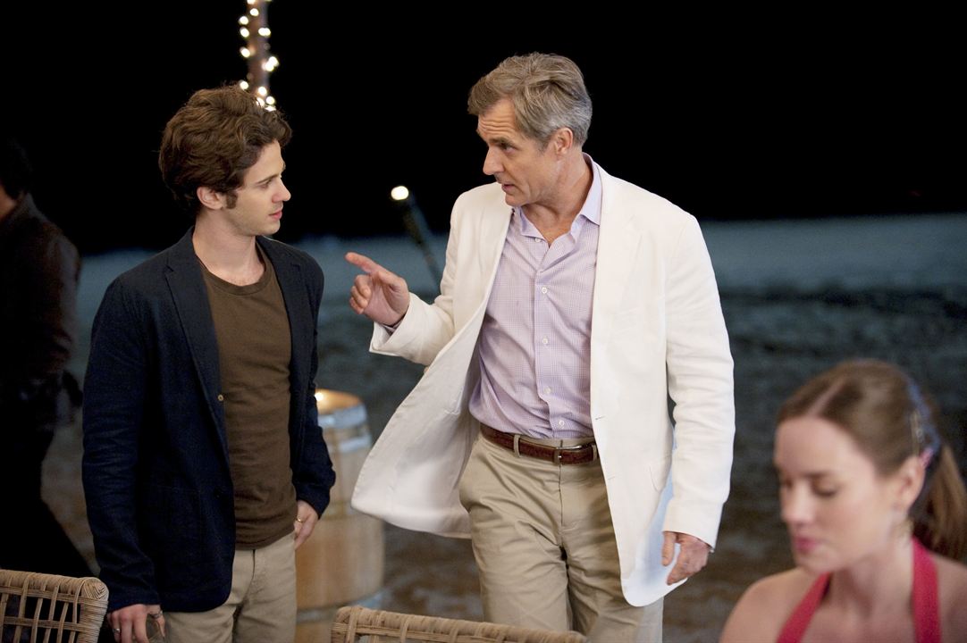 Revenge : Fotoğraf Henry Czerny, Connor Paolo