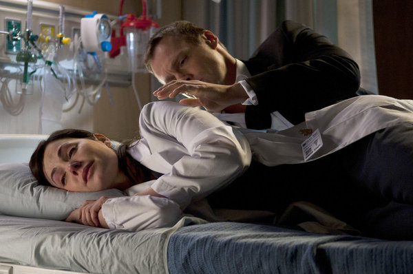 Saving Hope : Fotoğraf Michael Shanks (I), Erica Durance