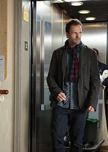Elementary : Fotoğraf Jonny Lee Miller