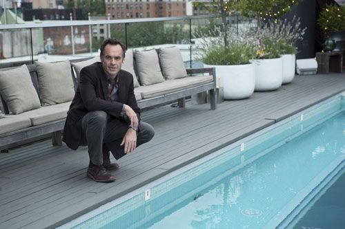 Arrow : Fotoğraf Paul Blackthorne