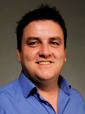 Afiş Simon Delaney