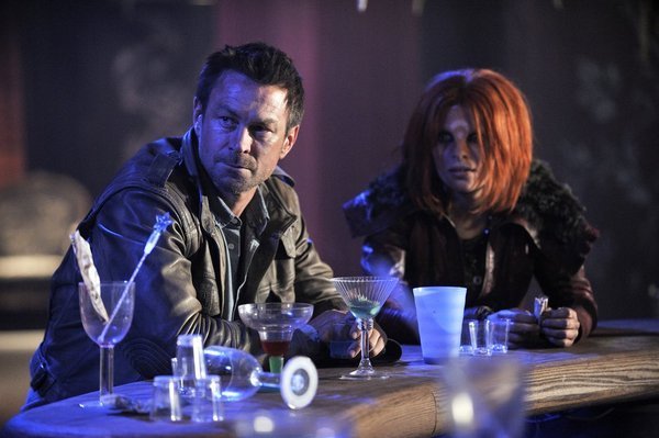 Defiance : Fotoğraf Grant Bowler, Stephanie Leonidas