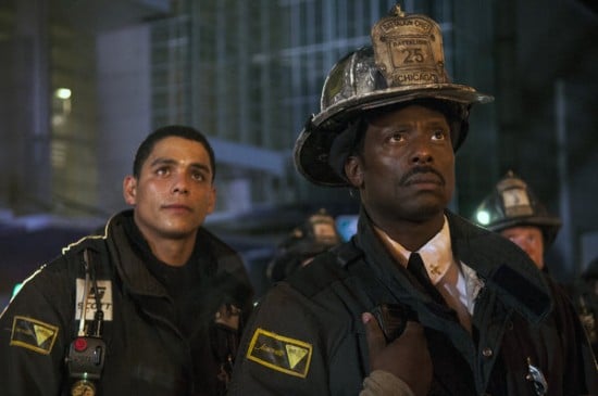 Chicago Fire : Fotoğraf Eamonn Walker, Charlie Barnett