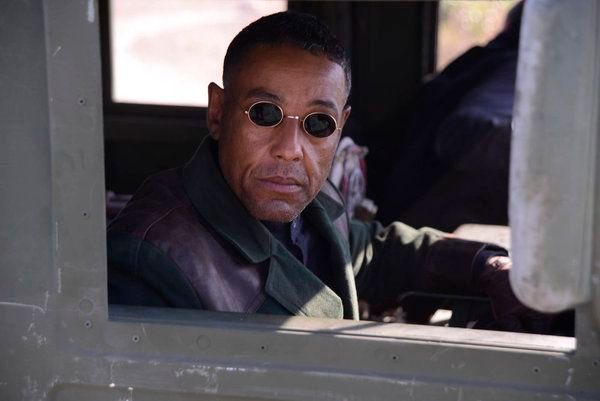Revolution (2012) : Fotoğraf Giancarlo Esposito