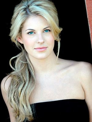 Afiş Stephanie Leigh Schlund