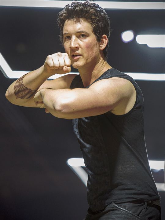 Uyumsuz : Fotoğraf Miles Teller