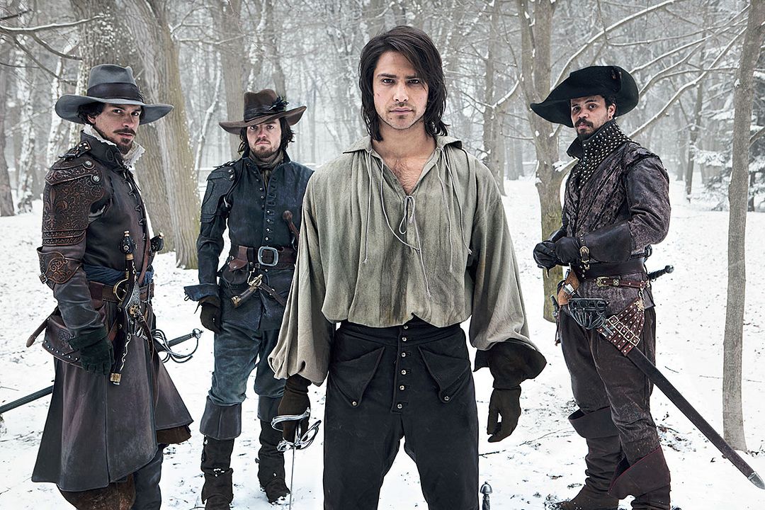 Fotoğraf Santiago Cabrera, Tom Burke, Luke Pasqualino