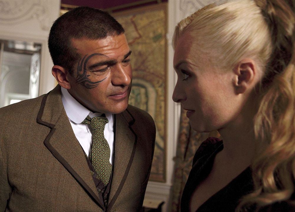 Dracula : Fotoğraf Victoria Smurfit, Tamer Hassan