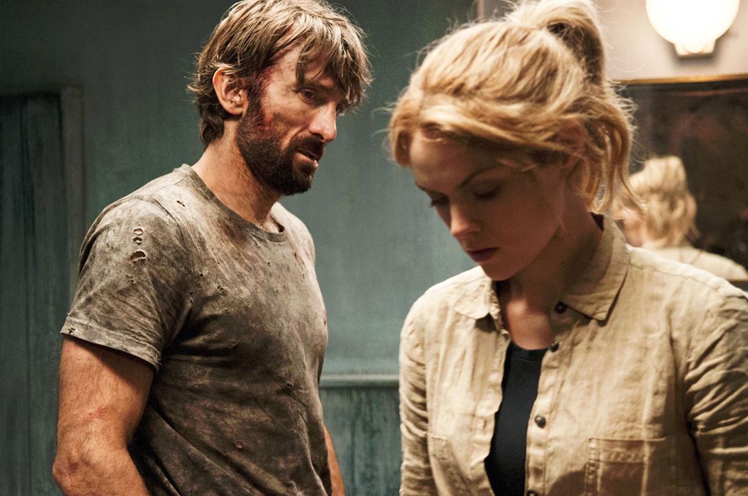 Fotoğraf Sharlto Copley, Erin Richards