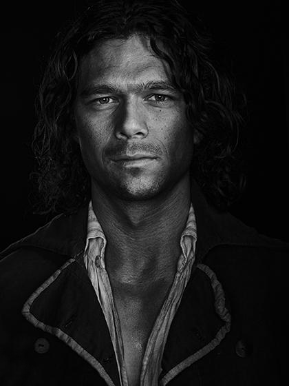 Fotoğraf Luke Arnold