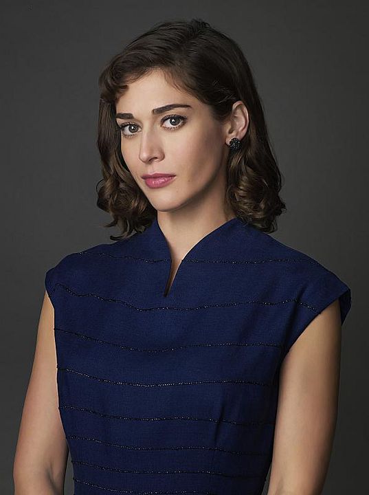 Fotoğraf Lizzy Caplan