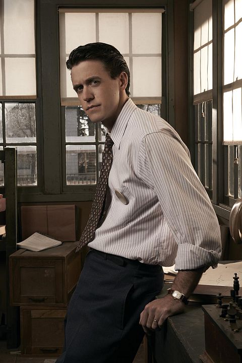 Fotoğraf Ashley Zukerman