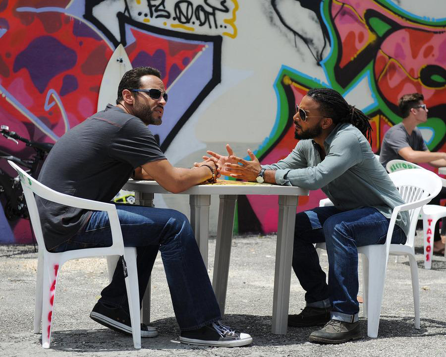 Graceland : Fotoğraf Brandon Jay McLaren, Daniel Sunjata