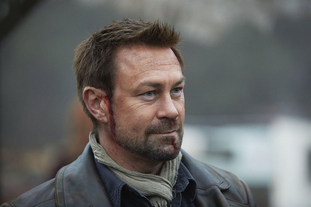 Fotoğraf Grant Bowler