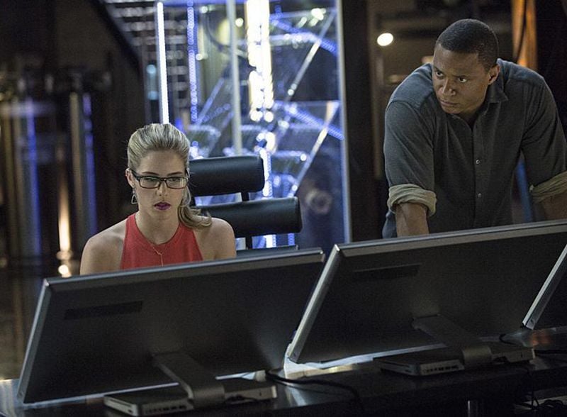 Arrow : Fotoğraf David Ramsey, Emily Bett Rickards