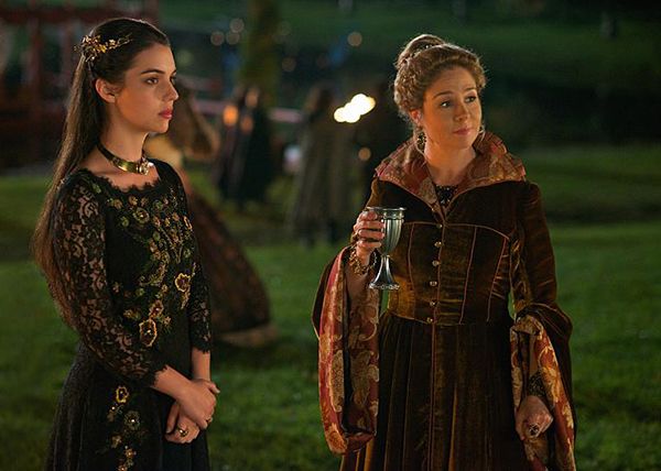 Reign : Fotoğraf Adelaide Kane, Megan Follows