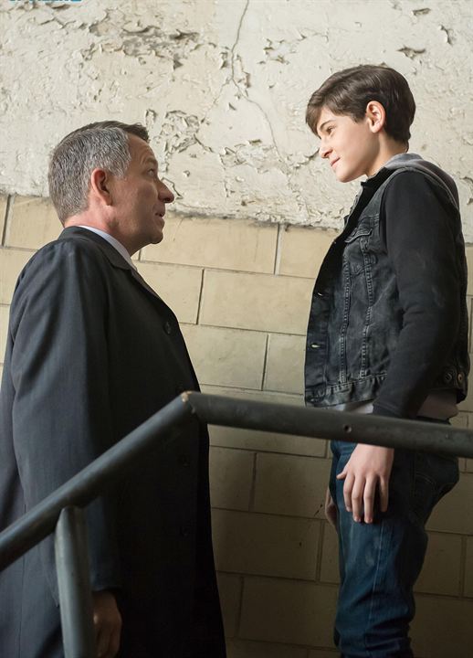 Fotoğraf David Mazouz, Sean Pertwee