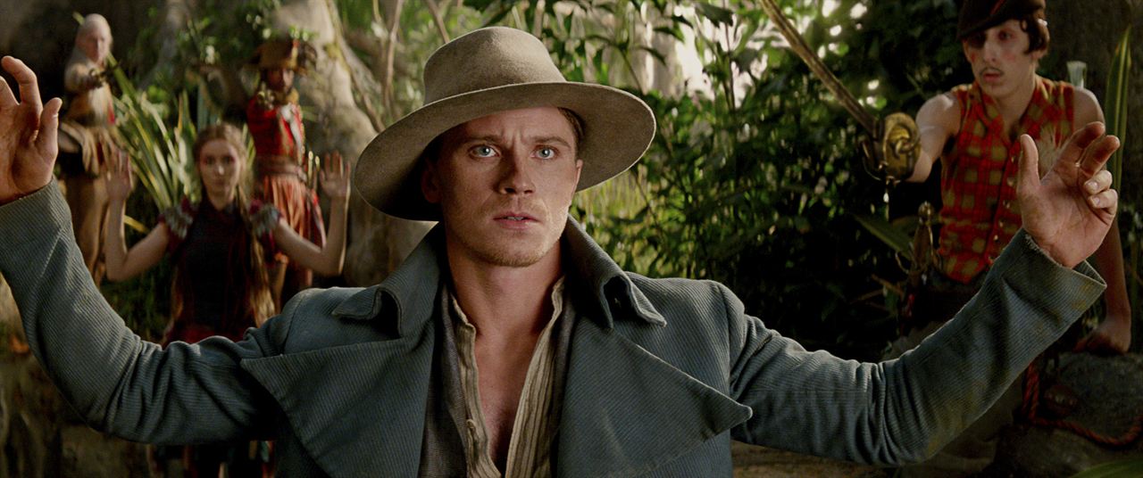 Pan : Fotoğraf Garrett Hedlund