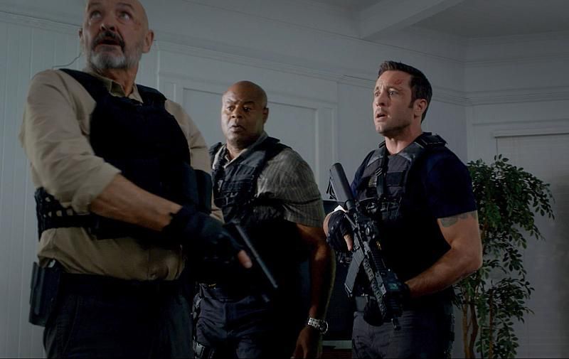 Fotoğraf Alex O'Loughlin, Chi McBride, Terry O'Quinn