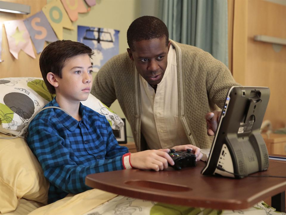 Red Band Society : Fotoğraf Adrian Lester, Griffin Gluck