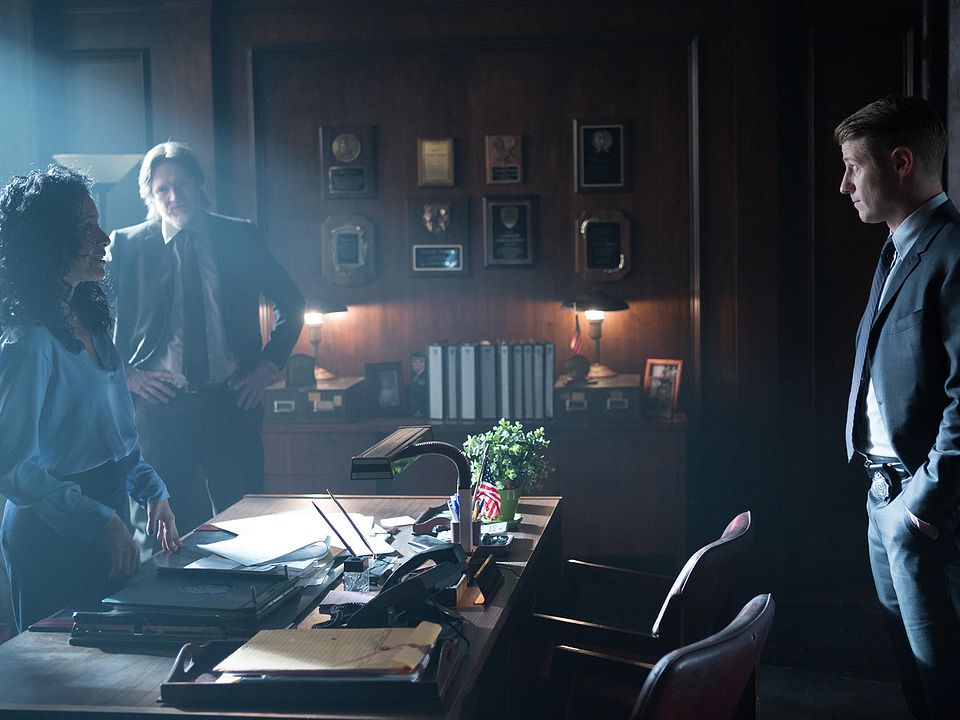 Fotoğraf Zabryna Guevara, Ben McKenzie, Donal Logue