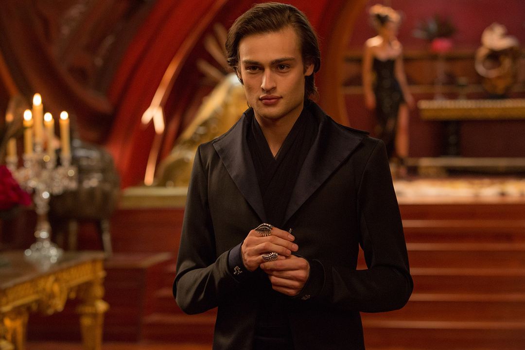 Jupiter Yükseliyor : Fotoğraf Douglas Booth