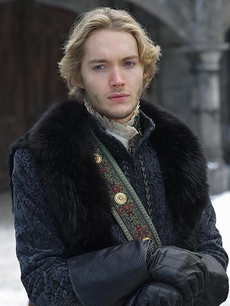 Reign : Fotoğraf Toby Regbo