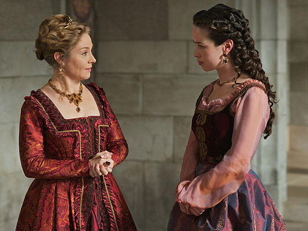 Reign : Fotoğraf Megan Follows, Anna Popplewell