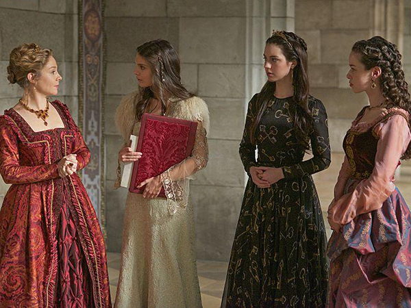 Reign : Fotoğraf Anna Popplewell, Caitlin Stasey, Megan Follows, Adelaide Kane