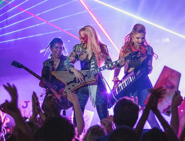 Jem And The Holograms : Fotoğraf Stefanie Scott, Hayley Kiyoko, Aubrey Peeples