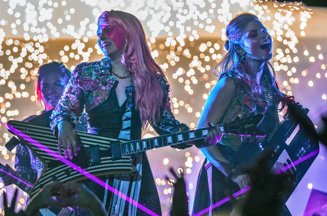 Jem And The Holograms : Fotoğraf Aubrey Peeples, Hayley Kiyoko