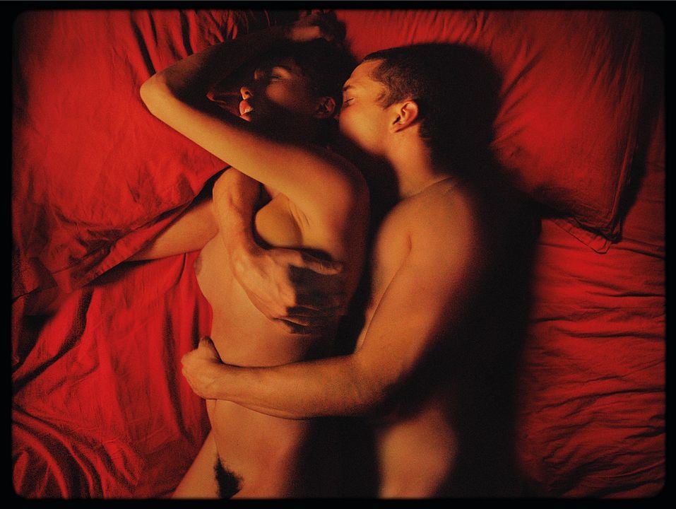 Aşk : Fotoğraf Aomi Muyock, Karl Glusman