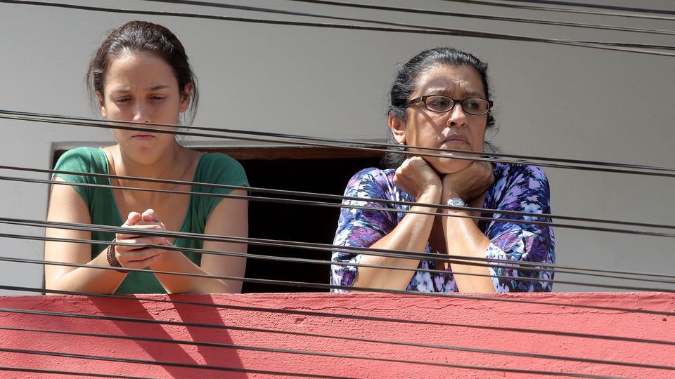 Annemle Geçen Yaz : Fotoğraf Regina Casé, Camila Márdila