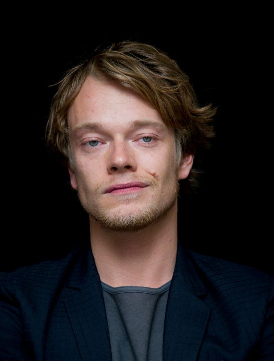 Vignette (magazine) Alfie Allen