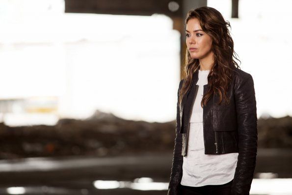 Dominion : Fotoğraf Roxanne McKee