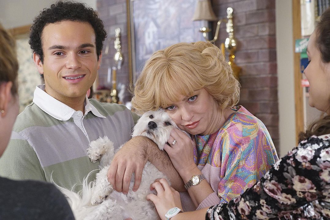 The Goldbergs : Fotoğraf Wendi McLendon-Covey, Troy Gentile