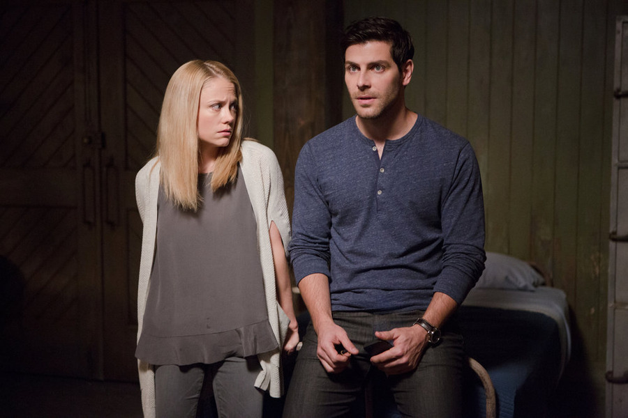 Grimm : Fotoğraf Claire Coffee, David Giuntoli