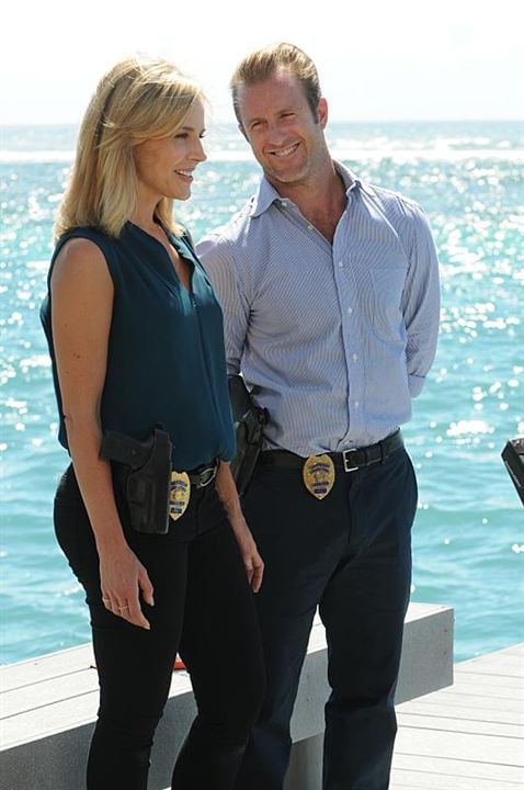 Fotoğraf Alex O'Loughlin, Scott Caan, Julie Benz